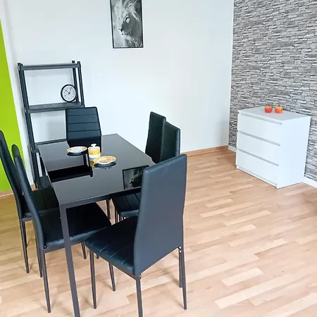 Stellas Monteurwohnungen * Crimmitschau